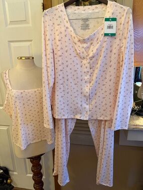 Live 2 Lounge Pale Pink Floral 3-Piece Women’s Pajama Set